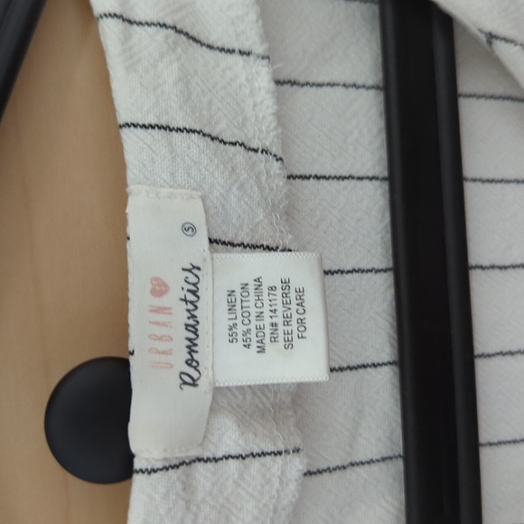 Button down short sleeve top - Picture 2 of 3